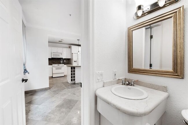 Building Photo - 1260 N Riverside Dr