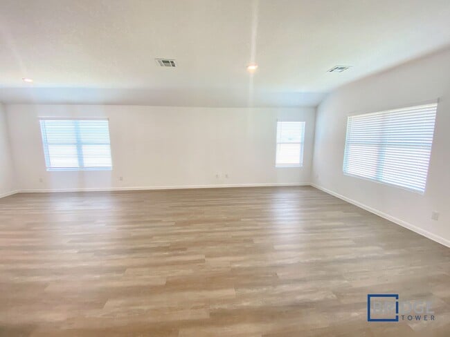 Building Photo - 2720 Coral Vly