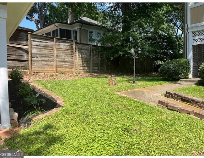 Building Photo - 806 Briarcliff Rd NE