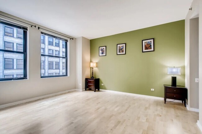 Building Photo - 5 N Wabash Ave