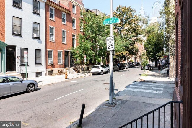 Building Photo - 327 S 16th St