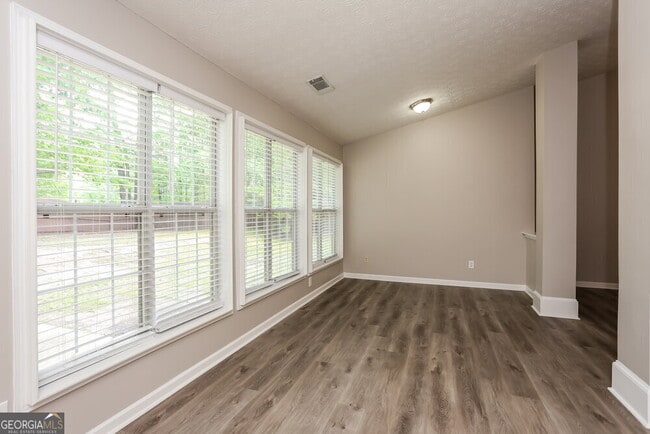 Building Photo - 2245 Charleston Oak Cir