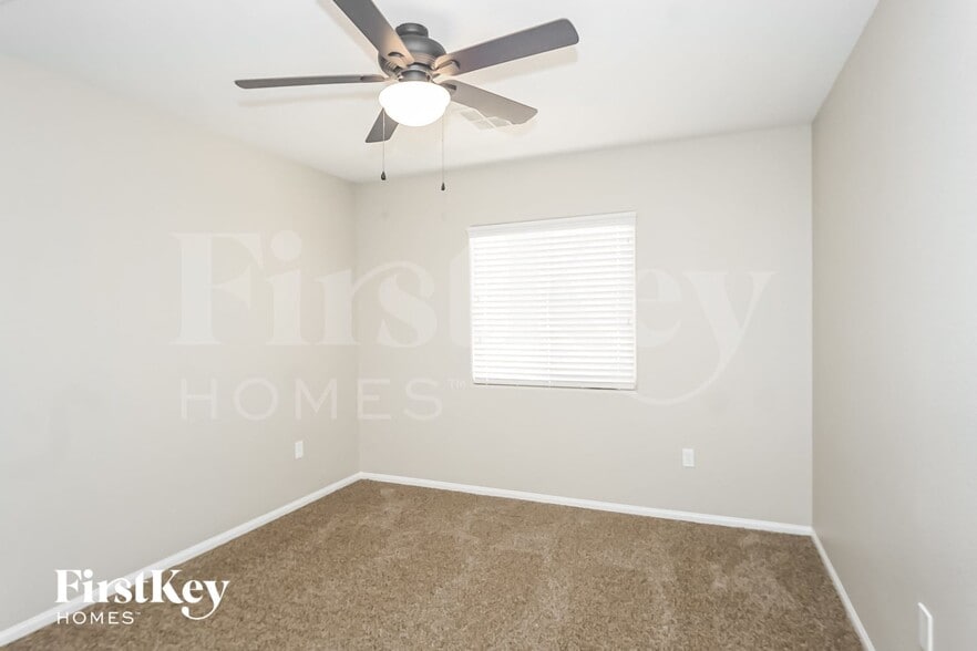 Building Photo - 10611 Moss Lake St