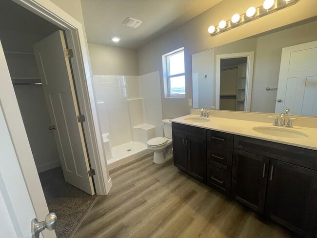 Building Photo - Cedar Reserve!