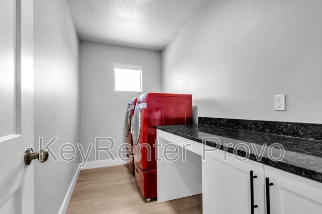 Building Photo - 1226 N 150 E