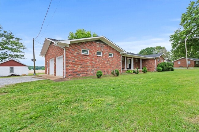 Building Photo - Charming Full Brick Home in Peaceful Count...