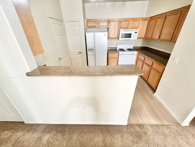 Building Photo - BEAUTIFUL 1 BEDROOM, 1 BATHROOM CONDO LOCA...