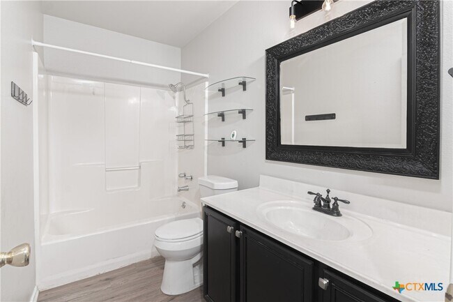 Building Photo - 121 Castlewood Dr