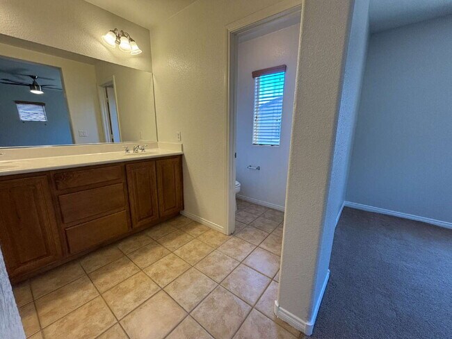 Building Photo - 3 Bed 3.5 Bath Summerlin - MOVE IN SPECIAL