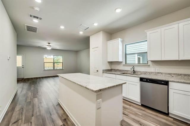 Building Photo - 305 Marsh Ln