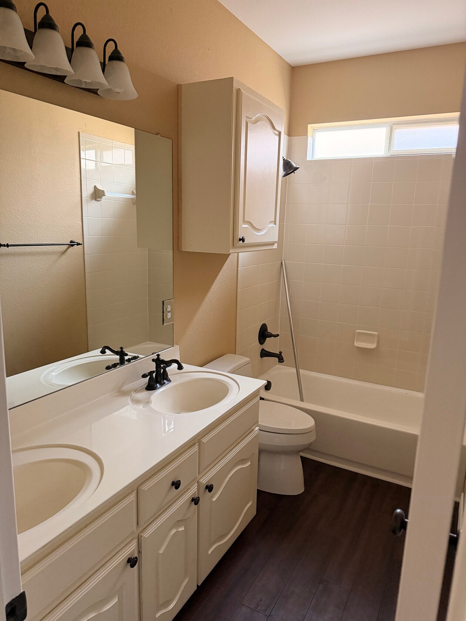 Building Photo - 10133 Sanden Dr