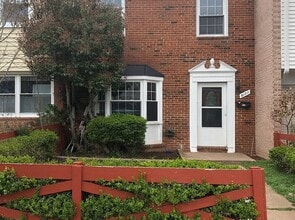 Building Photo - 8127 Community Dr