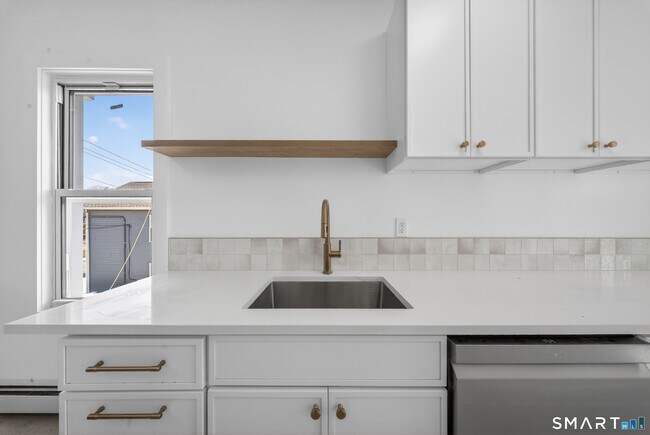 Building Photo - 259 Laurel Ave