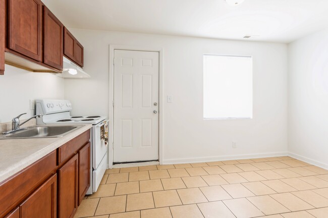 Interior Photo - Pangea Oaks