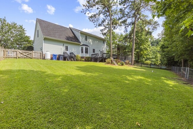 Building Photo - Inviting Jacksonville Home Near Shopping, Dining & Everyday Conveniences