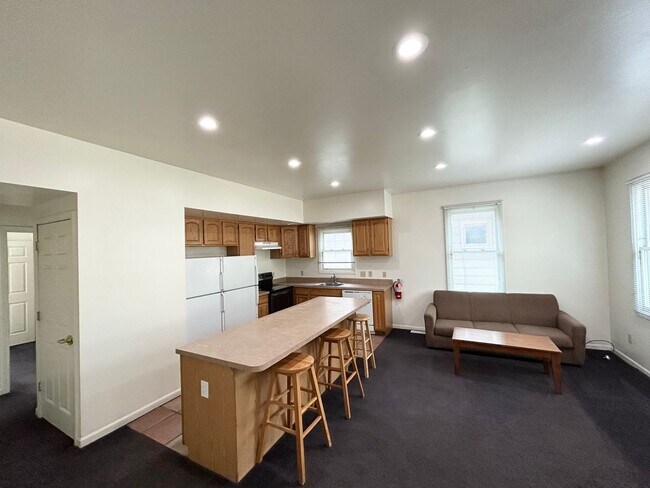 Building Photo - 1348 Wilmot Ct
