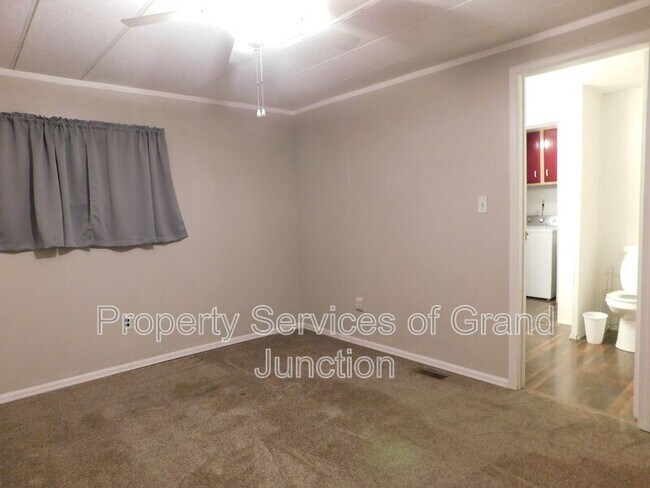 Building Photo - 2954 1/2 Cedar Place