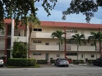 Building Photo - 9820 S Hollybrook Lake Dr