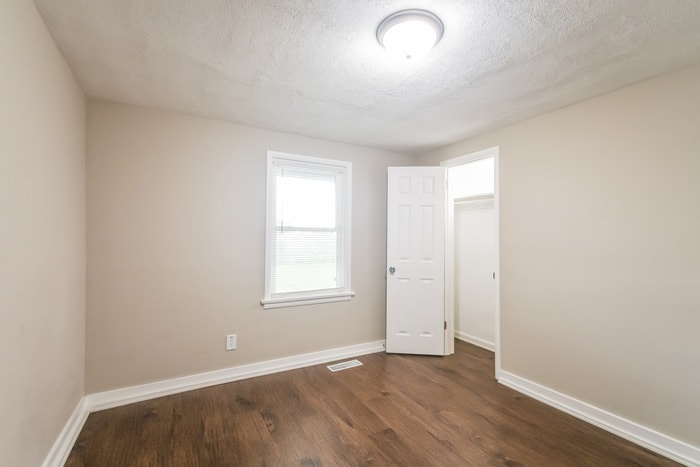 Building Photo - 120 E 75th St