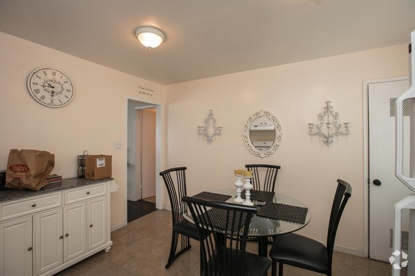 Building Photo - 2328 Virginia Ave