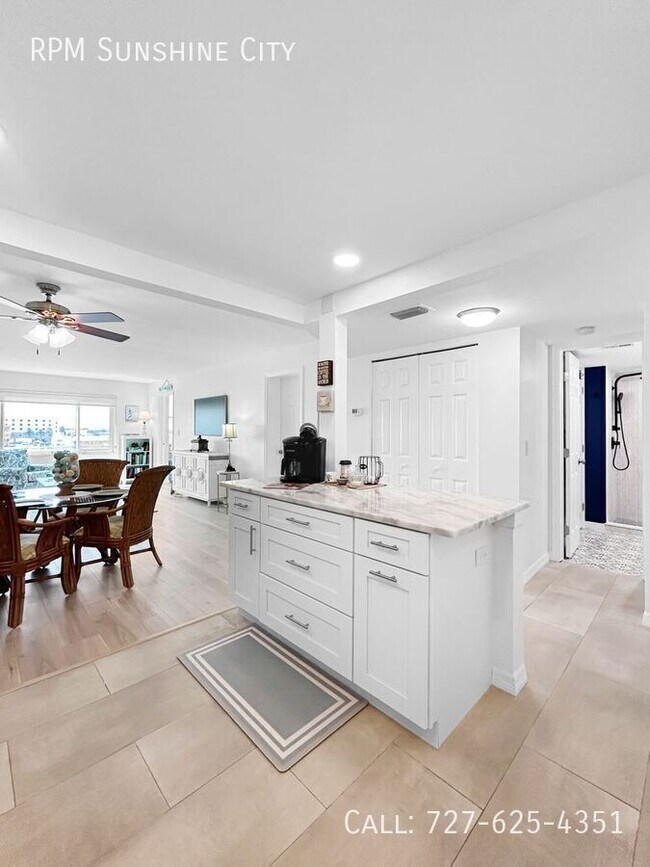 Building Photo - 4775 Cove Cir