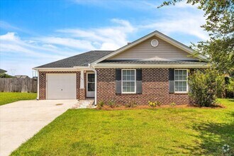Building Photo - Perfectly Located 3 Bed, 2 Bath Home in Li...