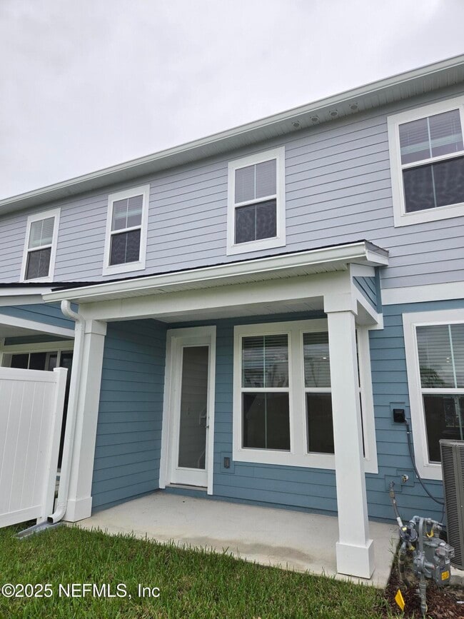 Building Photo - 203 Brandon Lks Dr