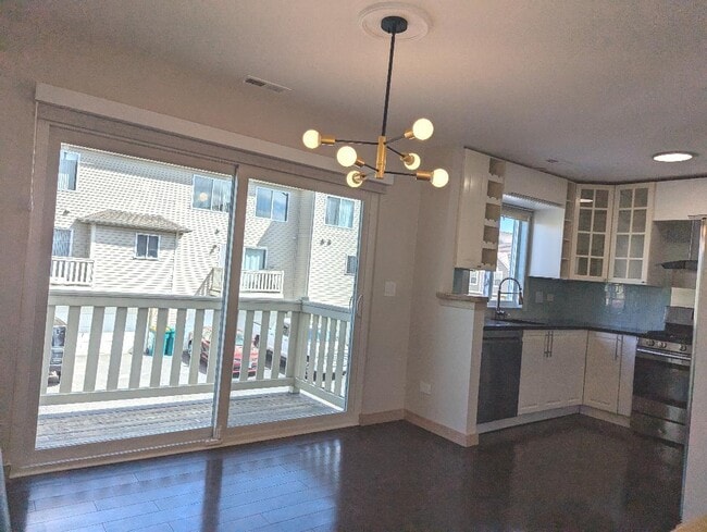 Building Photo - 2625 Canyon Dr