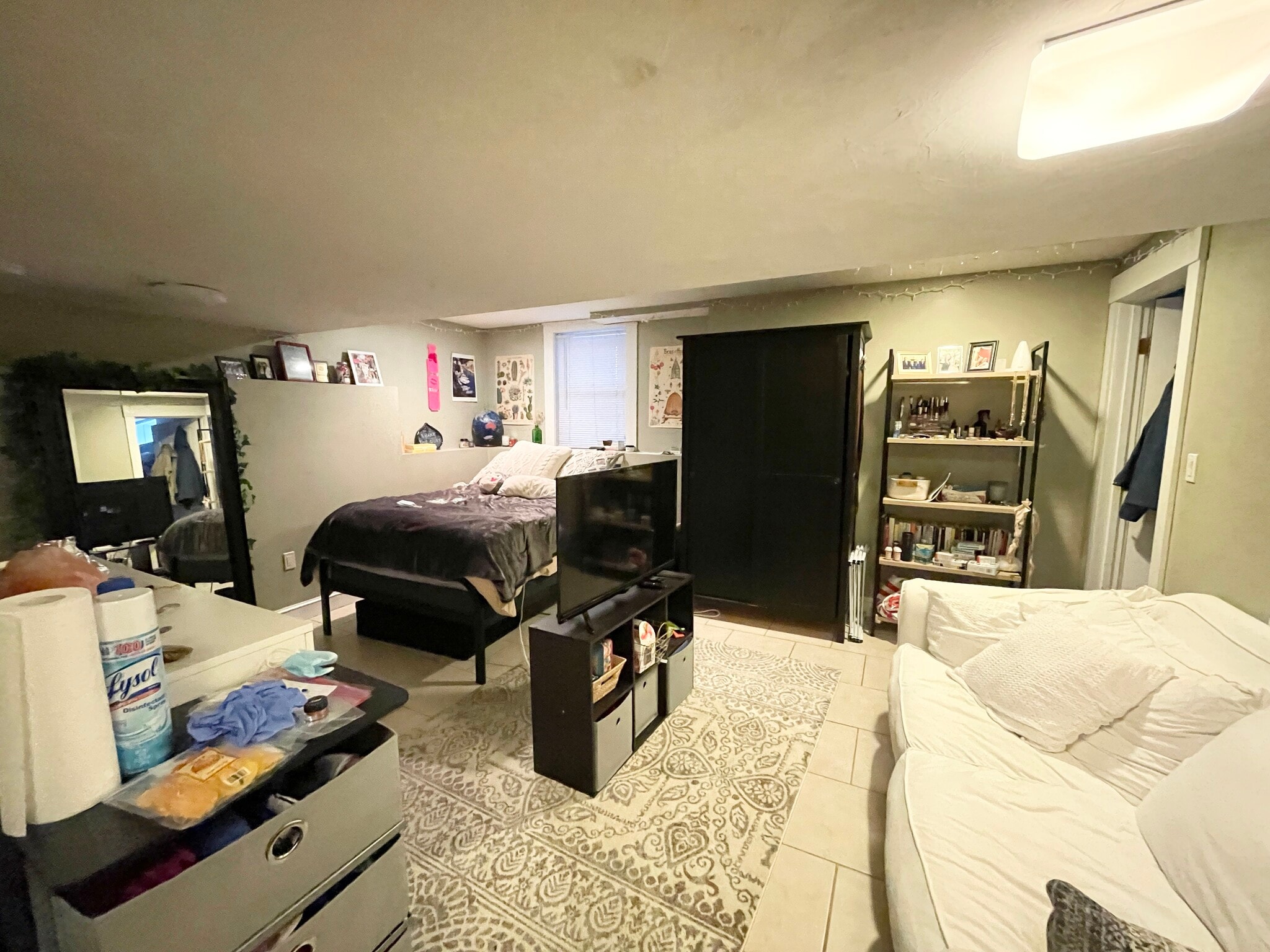 Building Photo - 23 Iroquois St