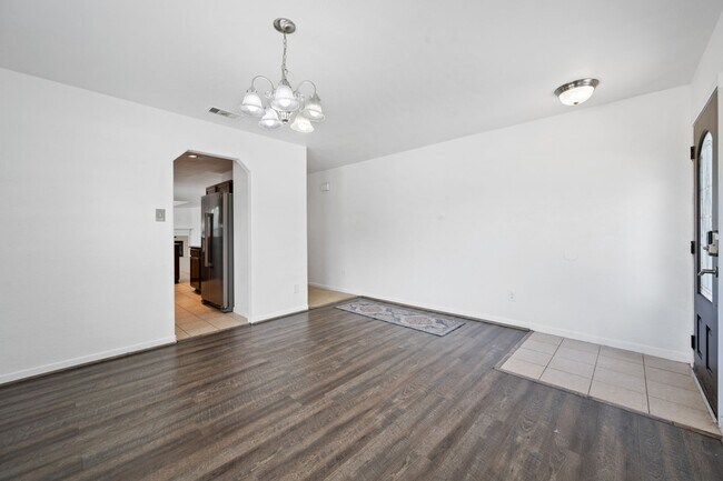 Building Photo - 4614 Pin Oak Creek Ln