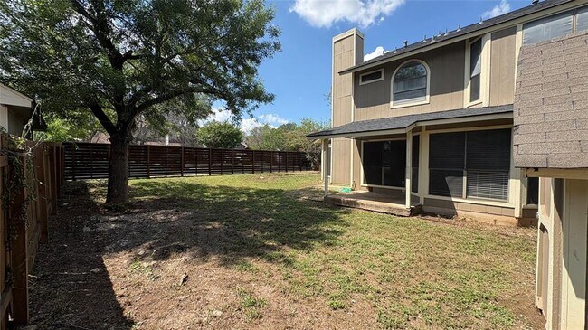 Building Photo - 4703 Saloma Pl