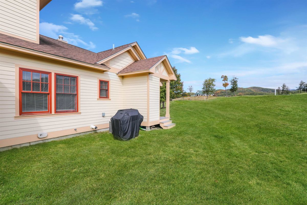 Building Photo - 13 Greenscapes, 9