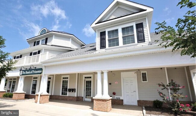 Building Photo - 11 Cranbury Rd