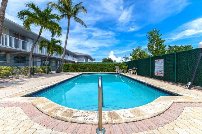 Building Photo - 2175 NE 56th St