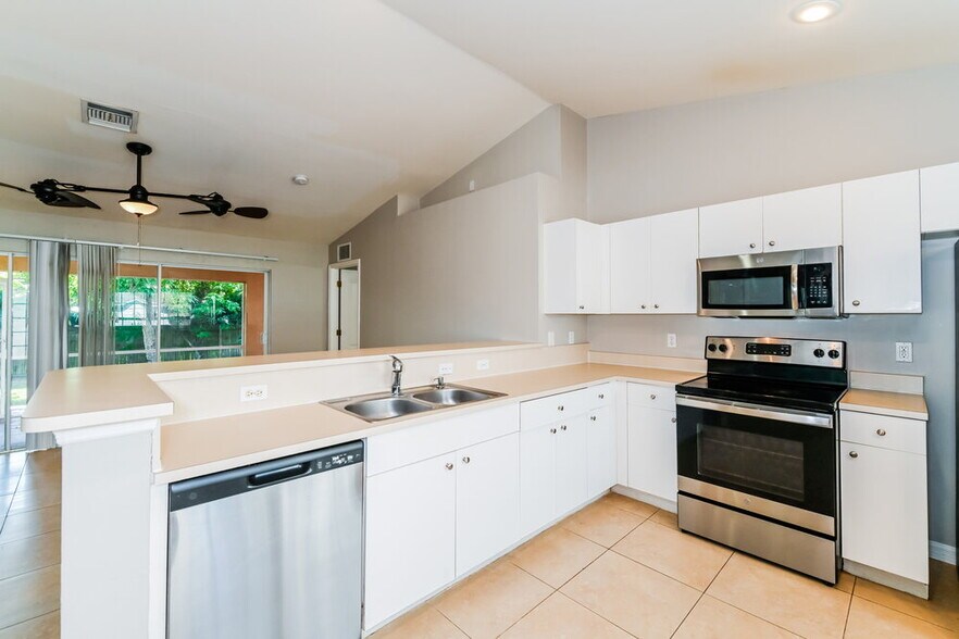 Building Photo - 1144 SW 6th Terrace