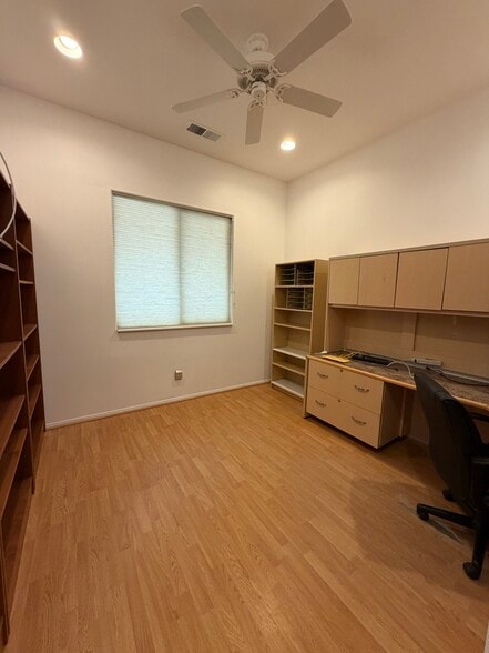 Building Photo - 48638 Barrymore St