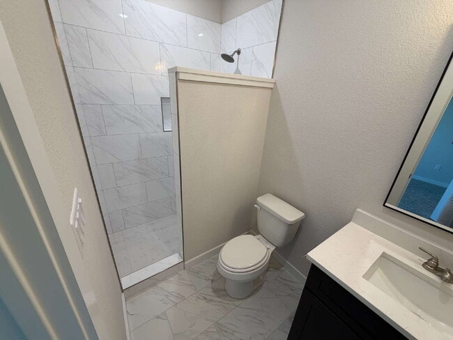 Building Photo - Fabulous 2 story 3 bedroom Tarleton Crossing townhome!