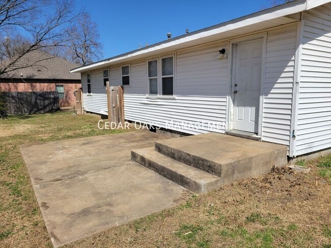 Building Photo - 314 S Neal-