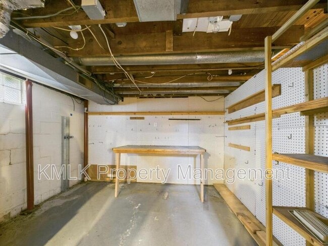 Building Photo - 975 Glenwood St NE