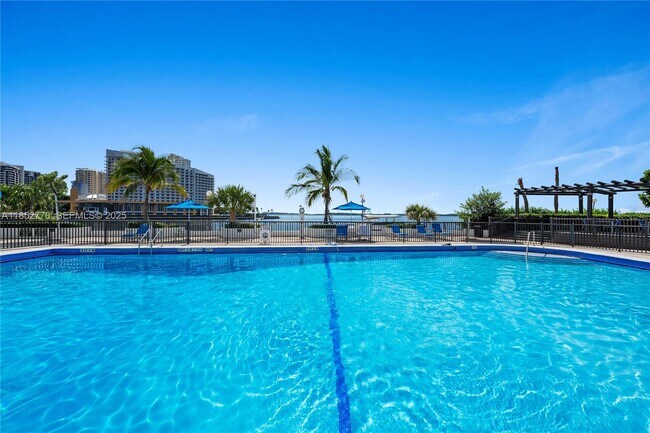 Building Photo - 999 Brickell Bay Dr