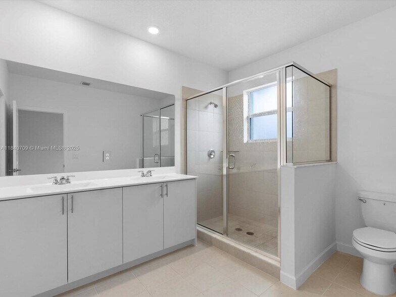 Building Photo - 106 SW 184th Pl