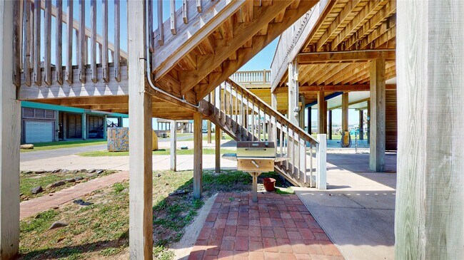 Building Photo - 1121 Blue Water Dr