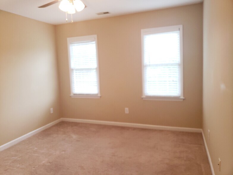 Master bedroom - 8231 Hempshire Pl