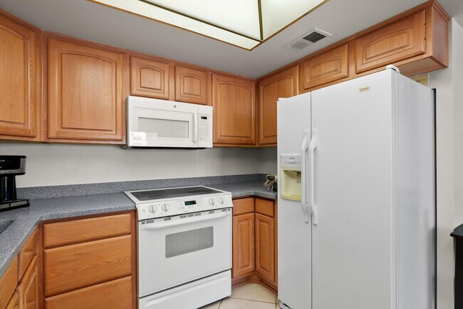 Building Photo - 7910 E Camelback Rd