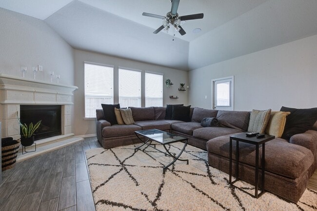 Building Photo - 3327 Etring Ln