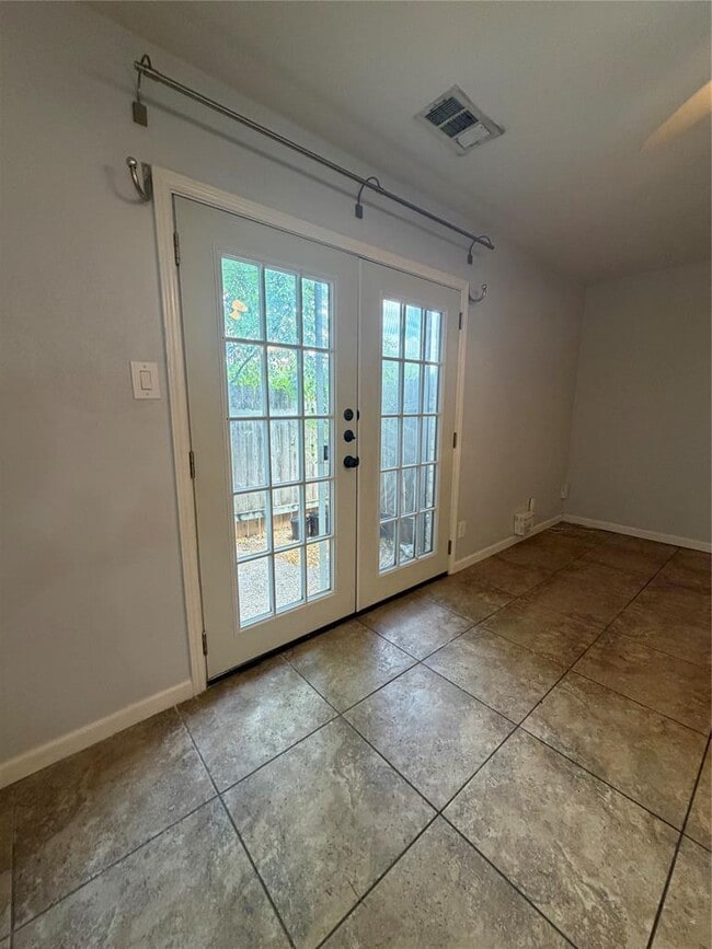 Building Photo - 2303 Barton Village Cir