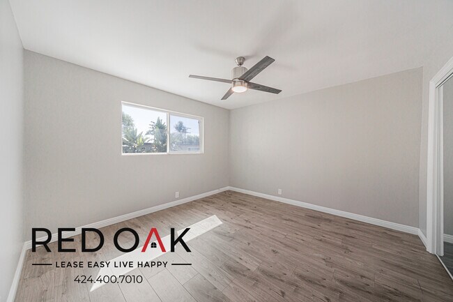 Building Photo - 819 N Edinburgh Ave