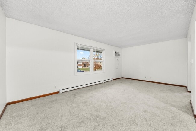 Building Photo - 609 E 3rd St