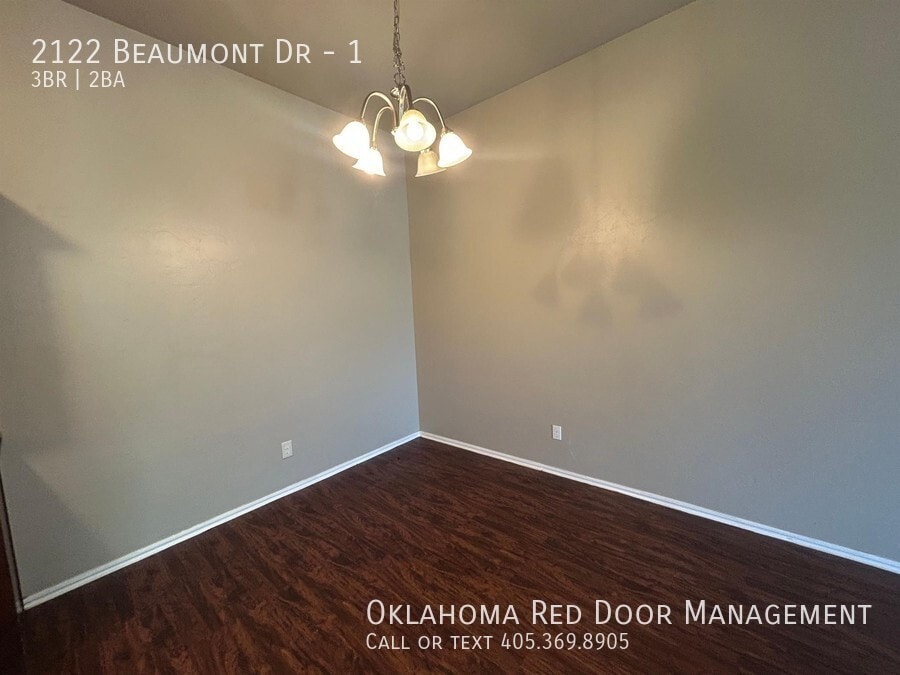 Building Photo - 2122 Beaumont Dr