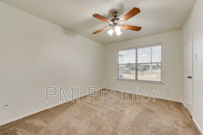 Building Photo - 1161 Condor Dr
